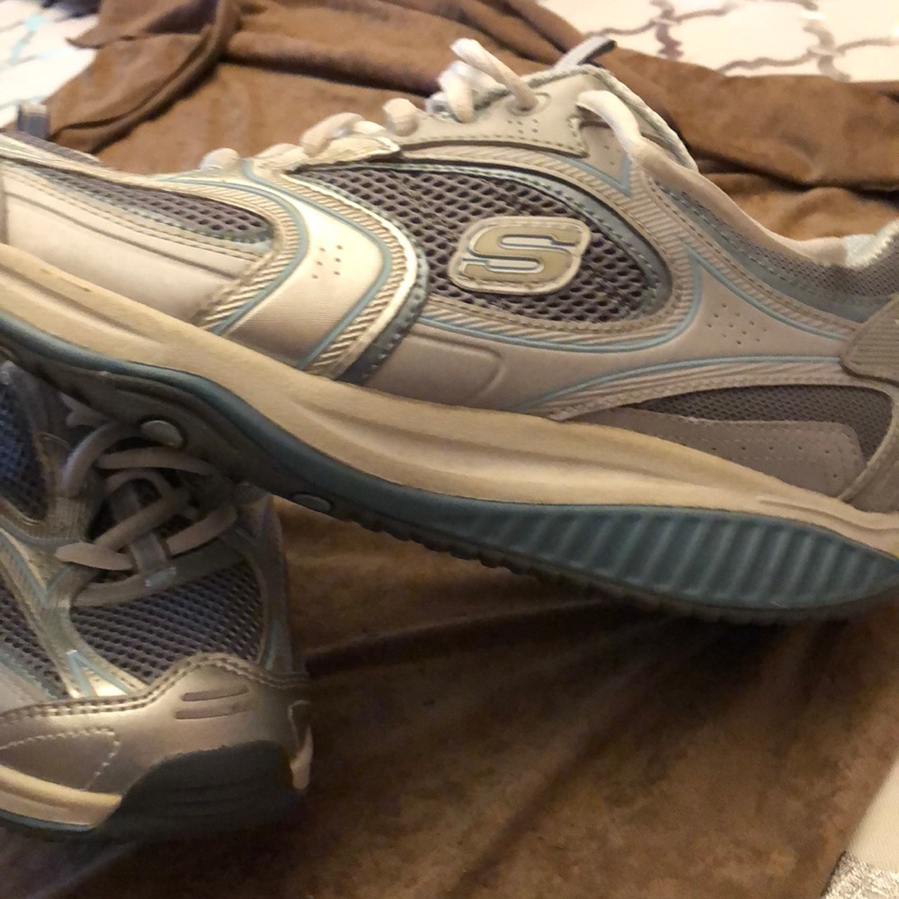 SKETCHERS SHAPE UP SNEAKERS. SIZE 10
